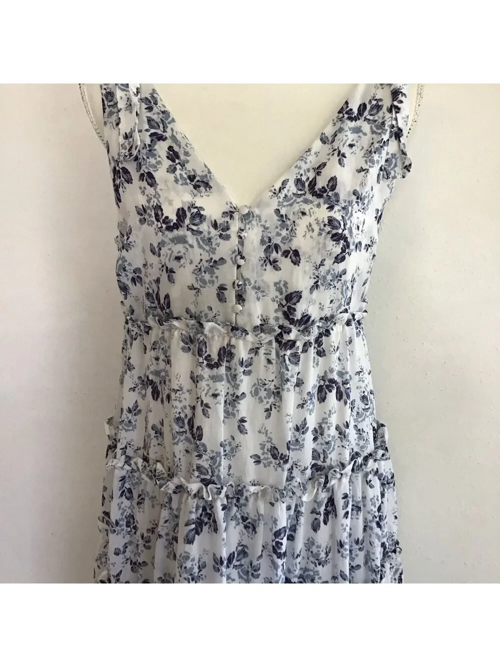 Moon River Women Elegant White Blue Floral Tiered Backyard Party Maxi Dress M